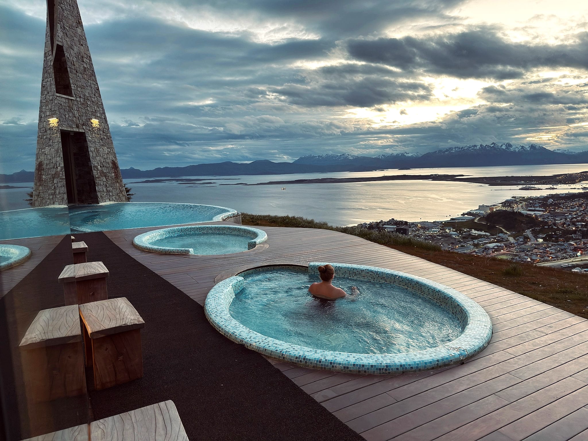 Cliff-top infinity pools looking out over the bay at dusk